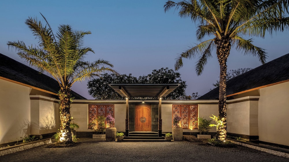 THE SHANTI RESIDENCE AND RESORT 58/66