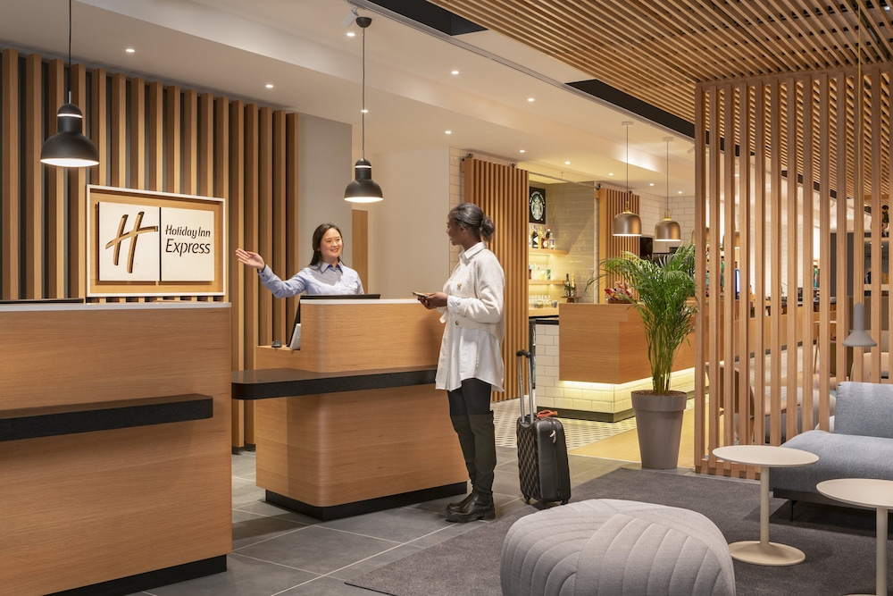 Holiday Inn Express Marne la Vallee Val d Europe an IHG Hotel