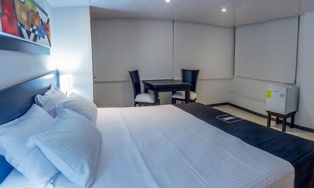 Hotel Metropolitano 24/44