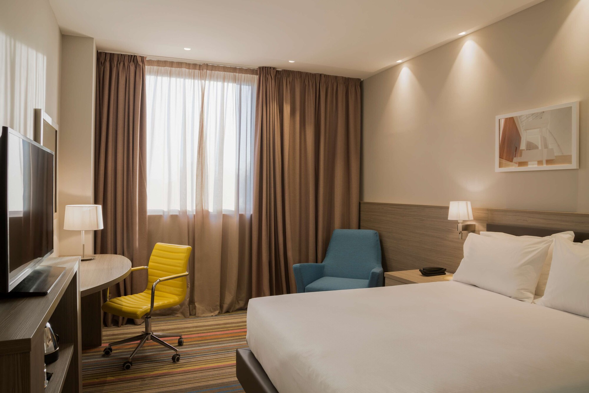 ROOM, QUEEN BED