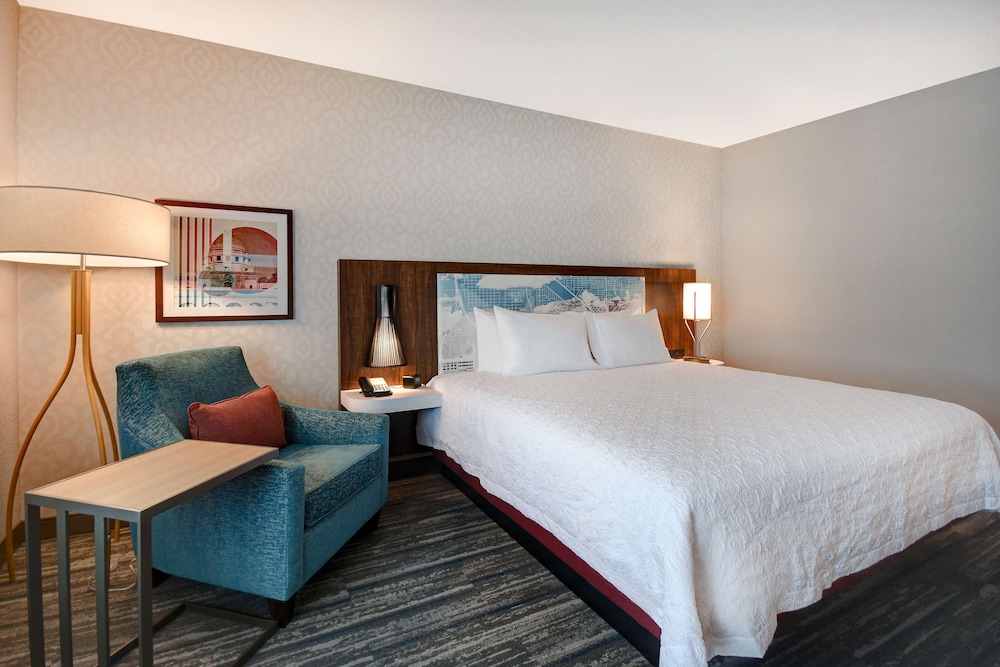 ROOM, KING BED