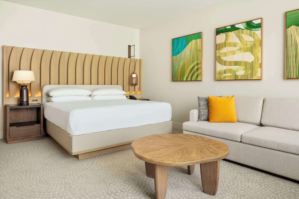 Renovated, Palace, King Bed, Ocean View, Sofa، Hilton Waikoloa Village 3/8