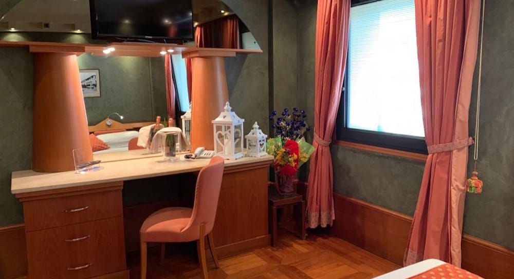 HR Hotel 24/28