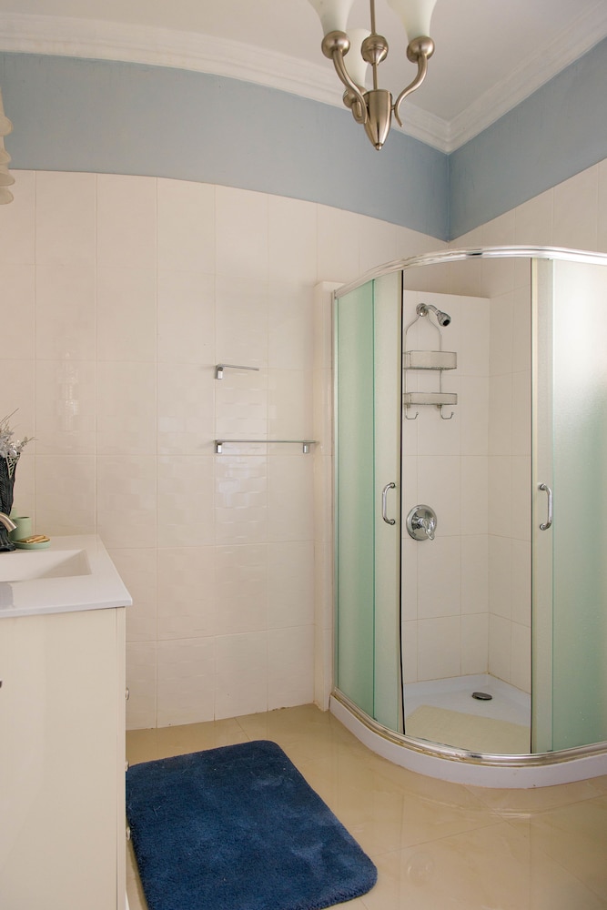 Blue, King Bed, Balcony, Ground Floor، Khastle Khodero 6/6