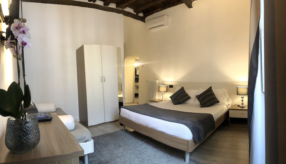 Giuturna Boutique Hotel 16/73