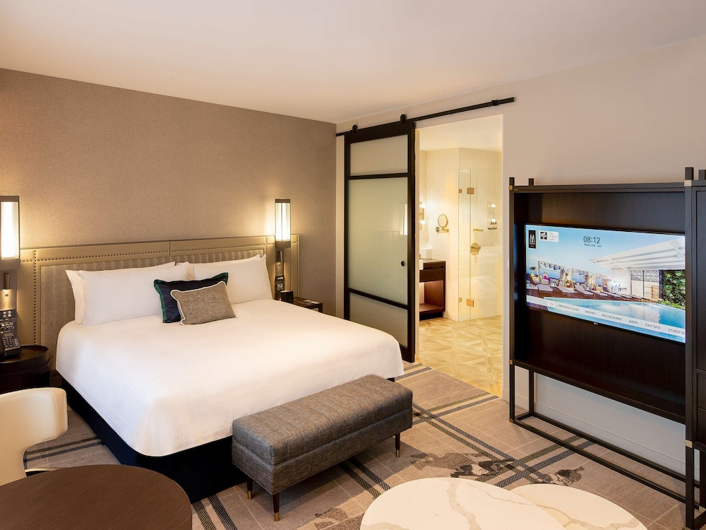 SUPERIOR, SUITE, KING BED