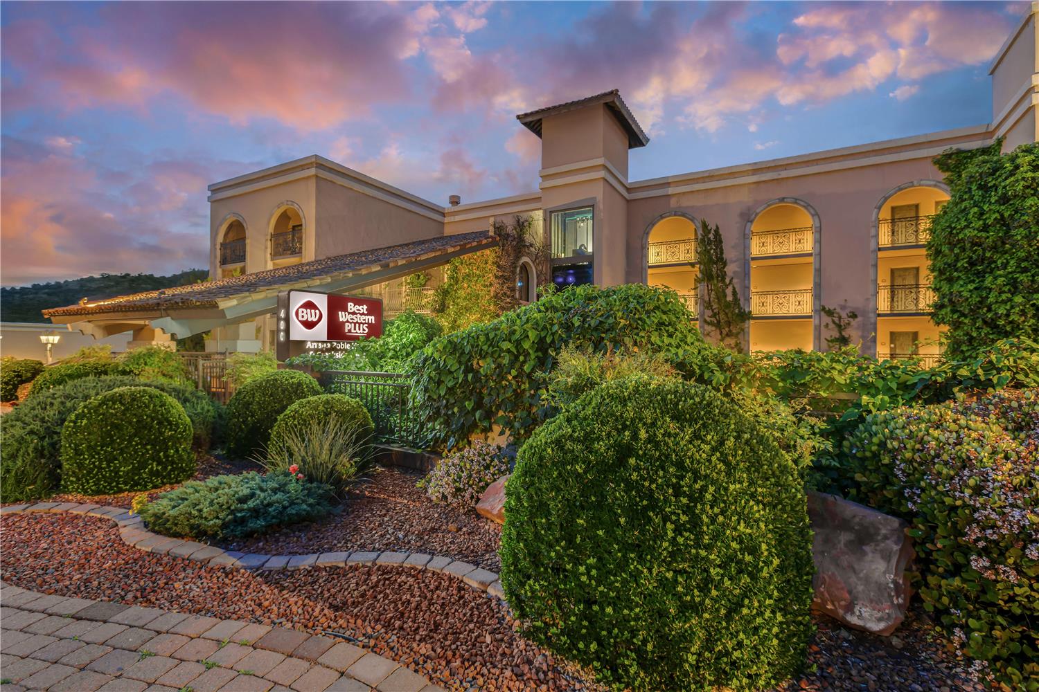 Best Western Plus Arroyo Roble Hotel & Creekside Villas 42/47