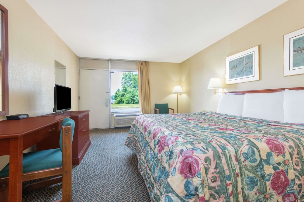 Days Inn by Wyndham Greenville AL 14/33