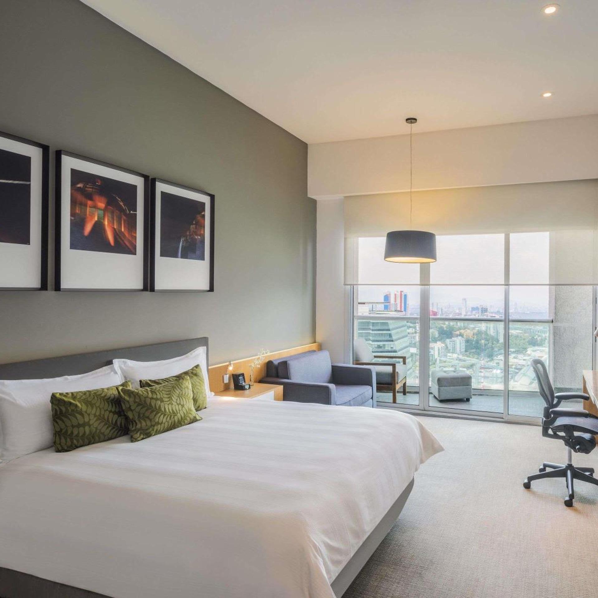 Studio, Suite, King Bed, with View, Balcony