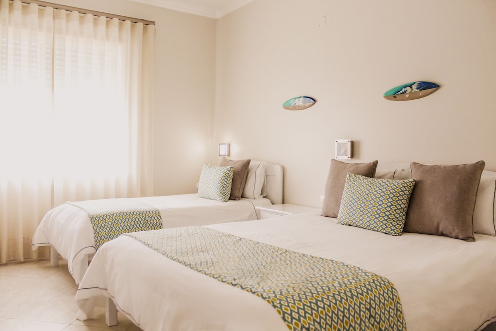 Room, Triple, 1 Queen and 1 Single Bed