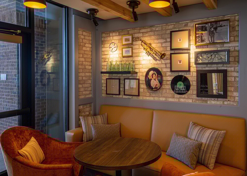 Hotel Indigo Columbus At Riverfront Place 10/68