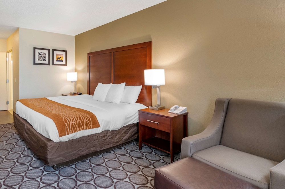 Spark by Hilton Cincinnati Airport South 8/30