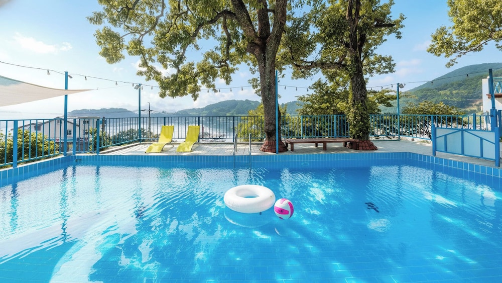 Tongyeong Blue House Pension 40/48