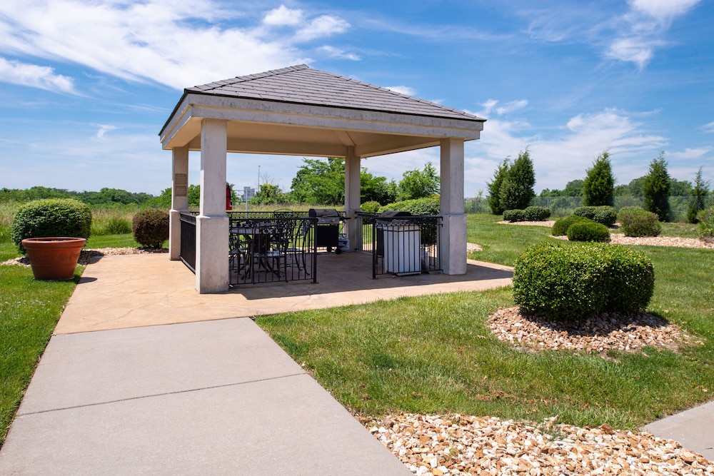 CANDLEWOOD SUITES OLATHE 3/56