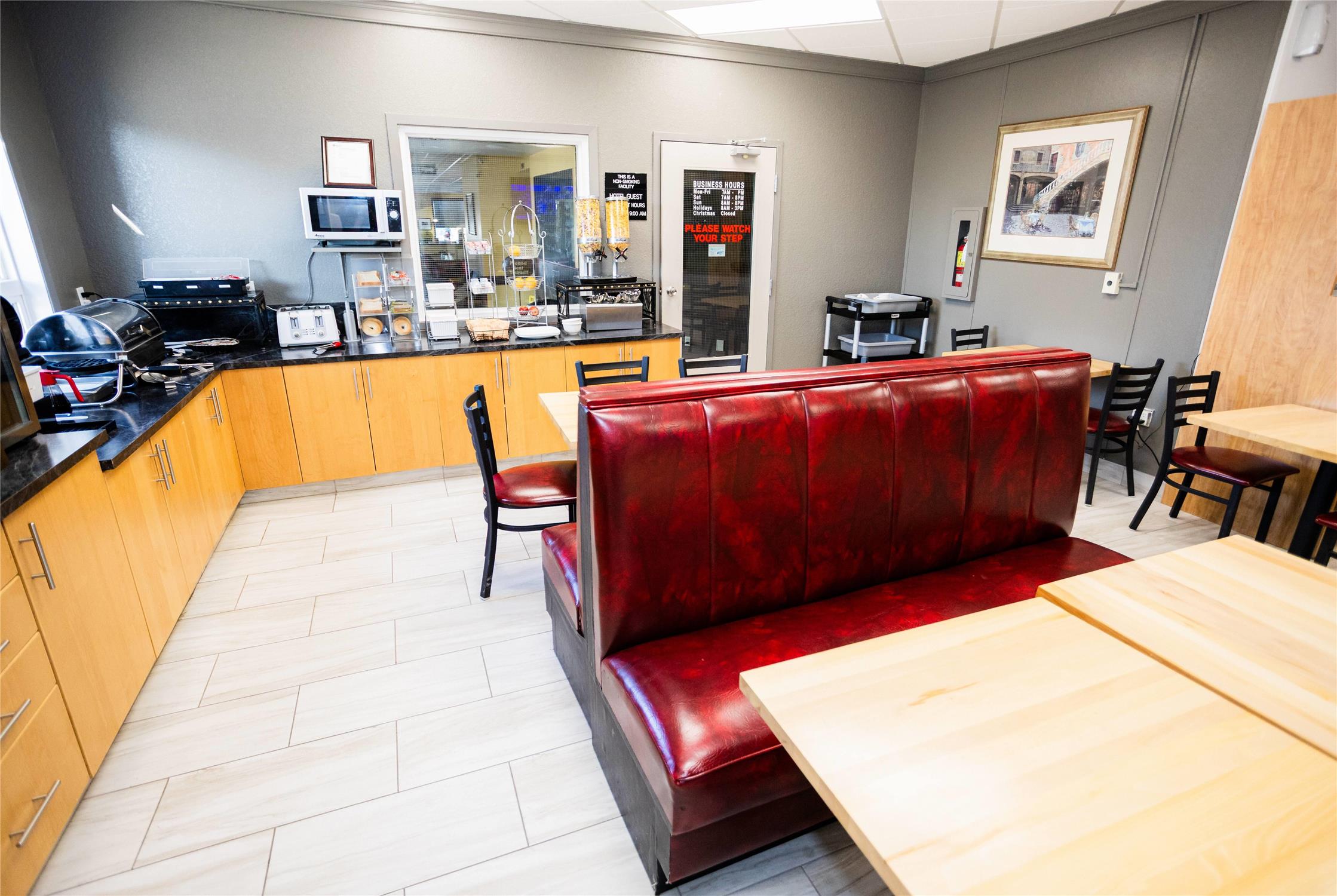 Super 8 By Wyndham Drayton Valley 19/26