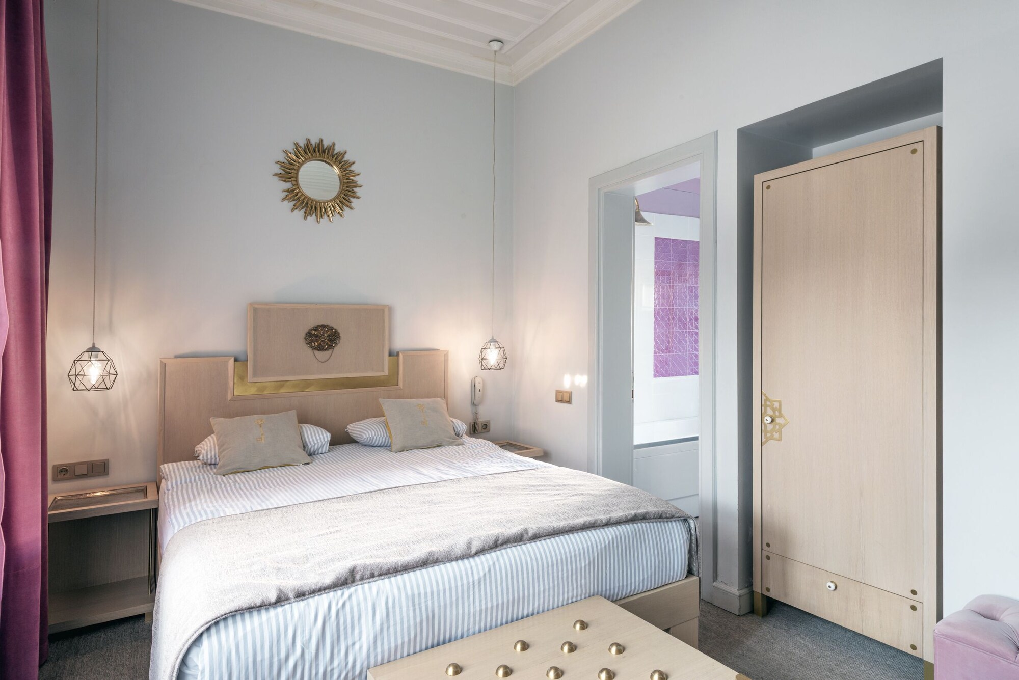 HONEYMOON, SUITE, QUEEN BED, PARTIAL SEA VIEW