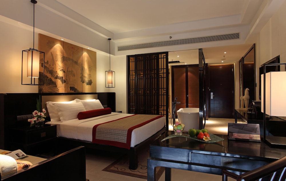 Pullman Oceanview Sanya Bay Resort and Spa 56/76