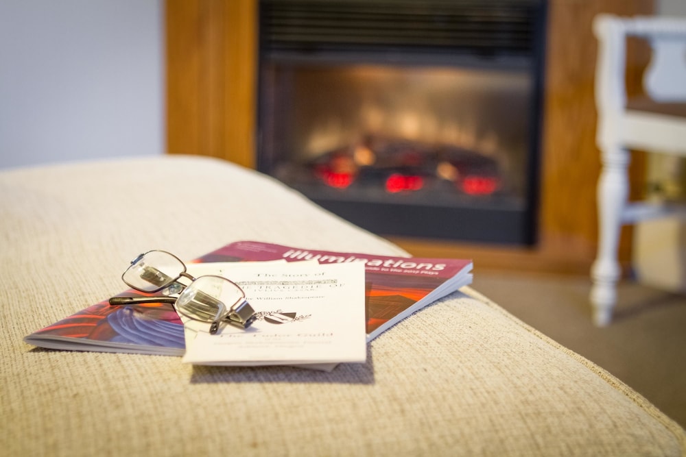 Oak Hill Bed & Breakfast 24/50