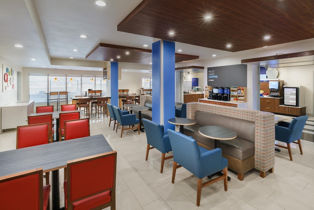 Holiday Inn Express & Suites Oakhurst Yosemite Park Area 36/48