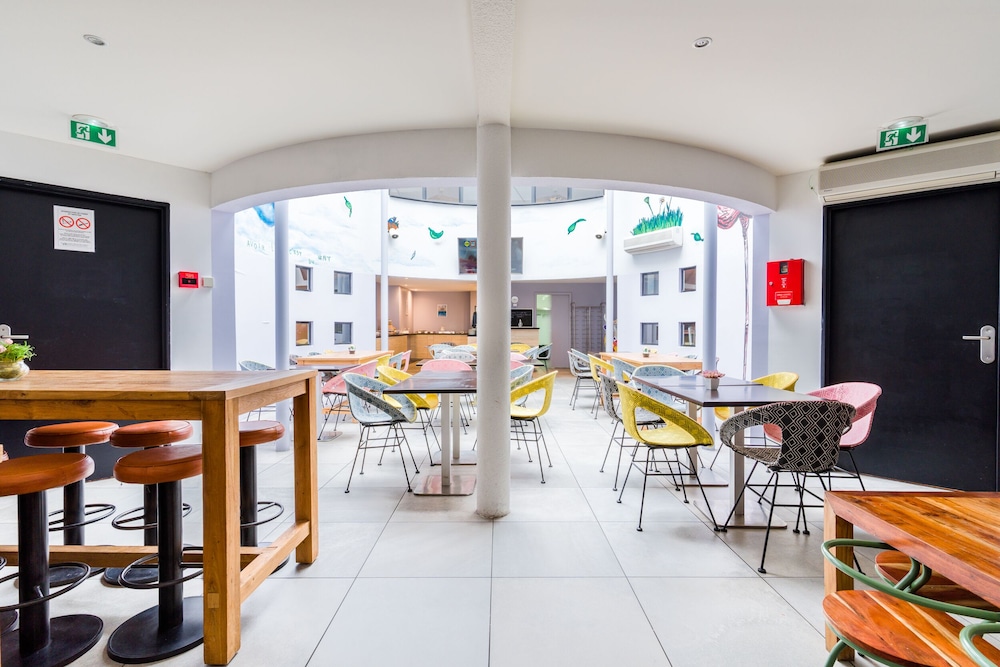 restaurant cafeteria