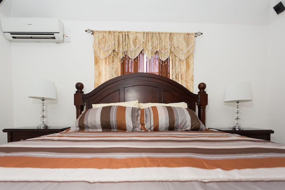 New Kingston Guest Apt At Fairway 1/24