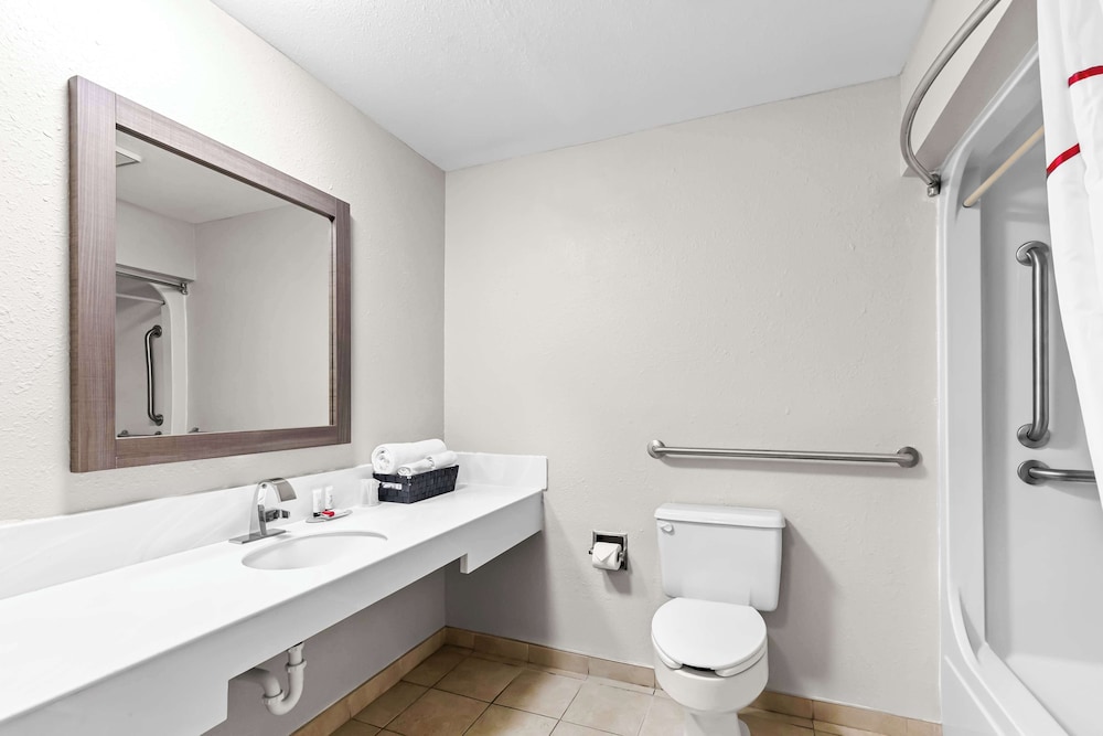 Red Lion Inn & Suites Pontoon Beach 52/55
