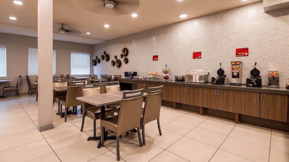Best Western Plus New Cumberland Inn & Suites 29/35