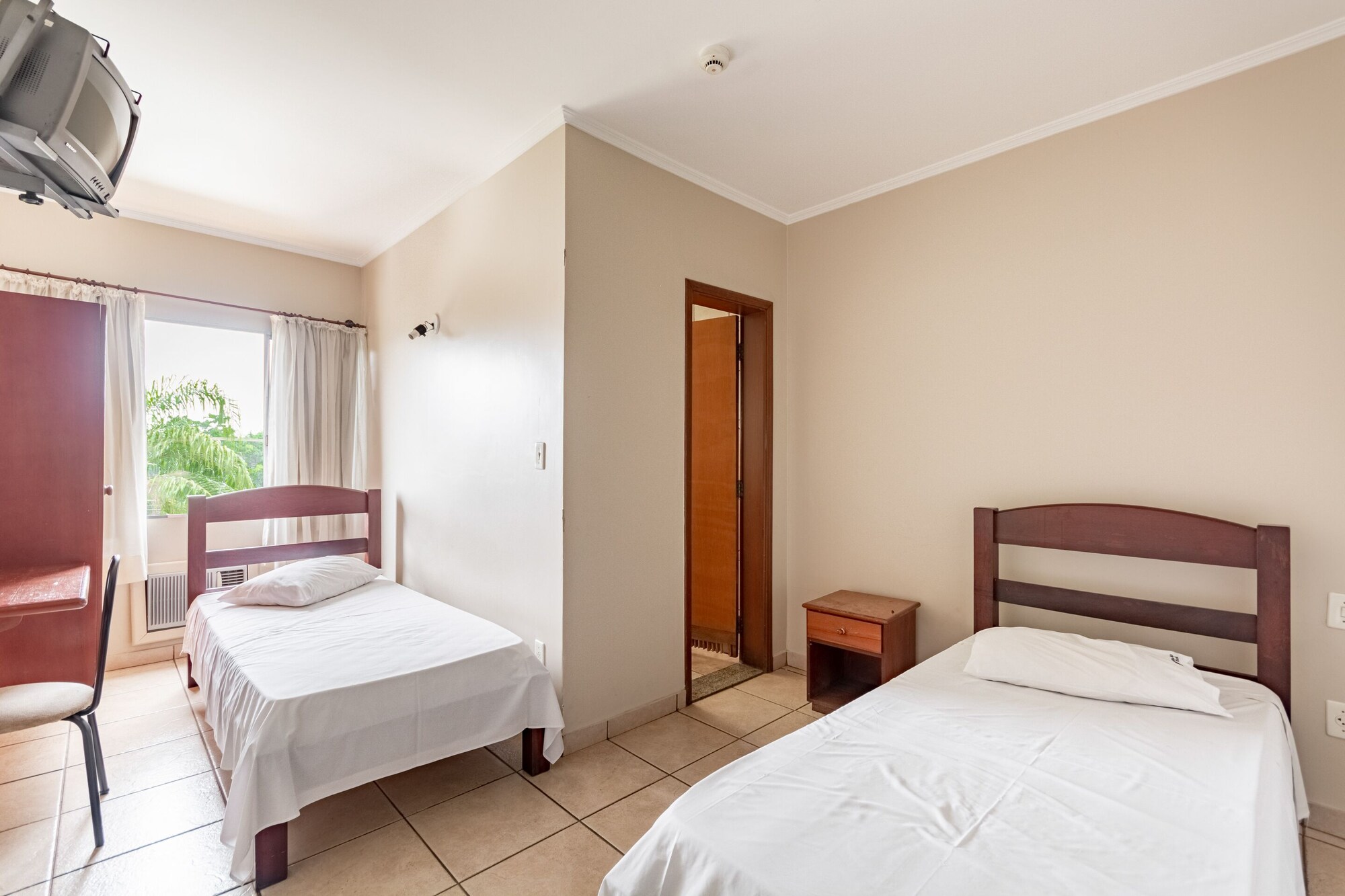ROOM, TWIN BEDS