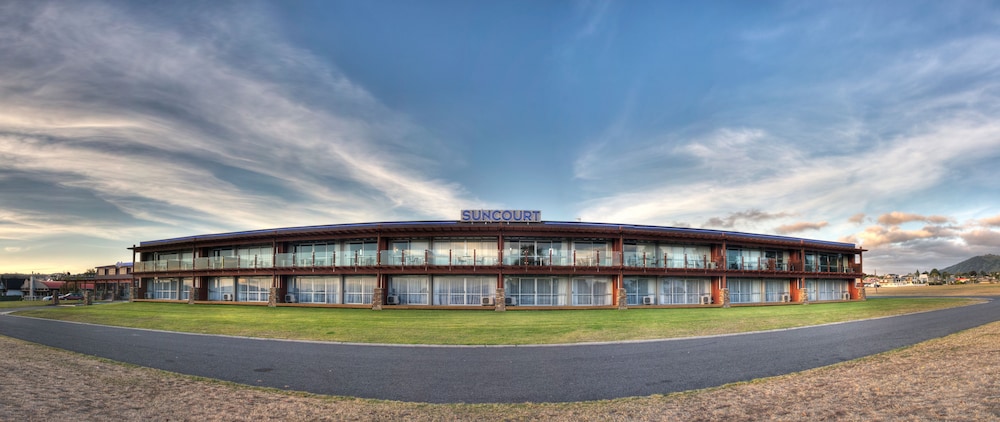 Suncourt Hotel 6/50