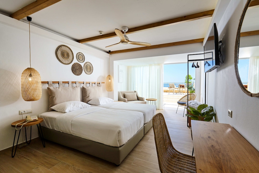 DOUBLE ROOM PREMIUM WET TERRACE SEA VIEW