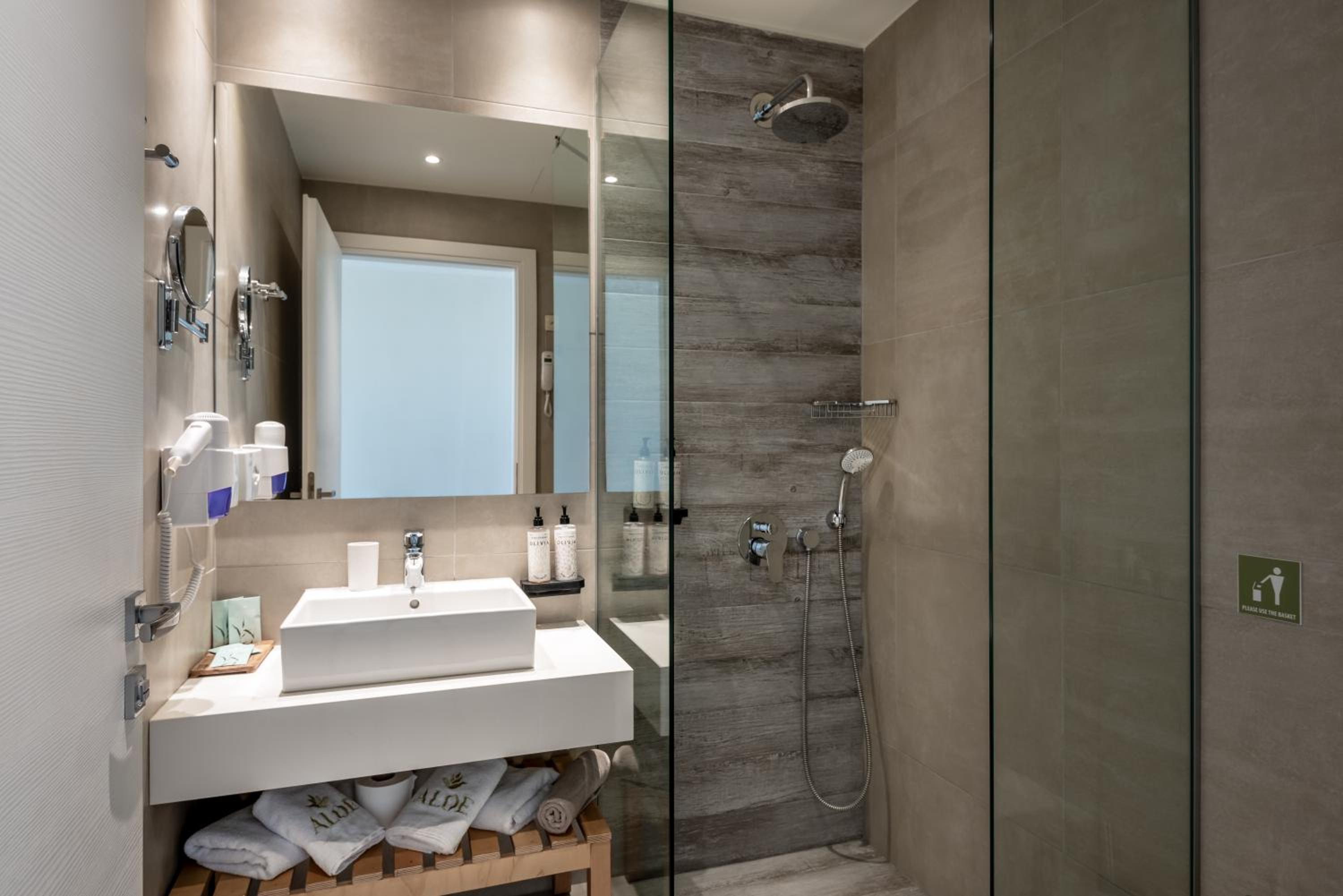 جناح سوبيريور بإطلالة على البحر بجاكوزي، Aloe Boutique and Suites - Adults Only 4/5