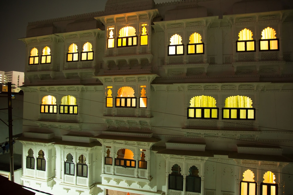 Hotel Nahargarh Palace 1/18