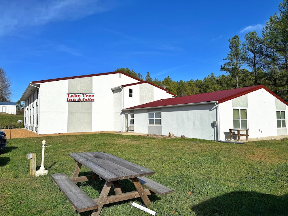 Laketree Inn And Suites Marion 30/34