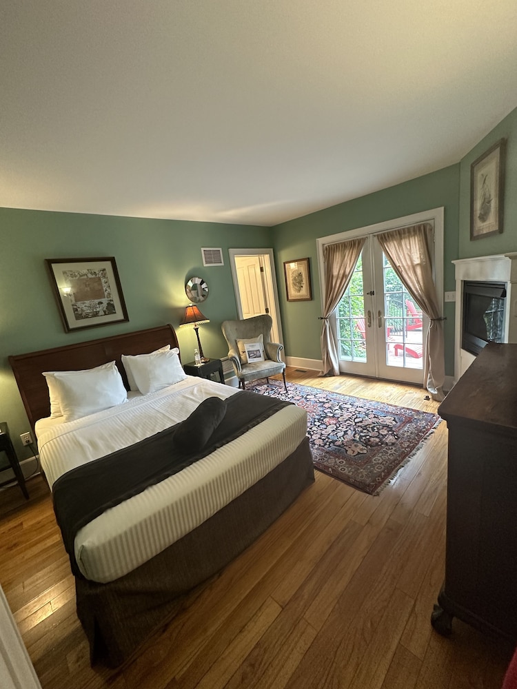 Buttermilk Falls Inn 10/51