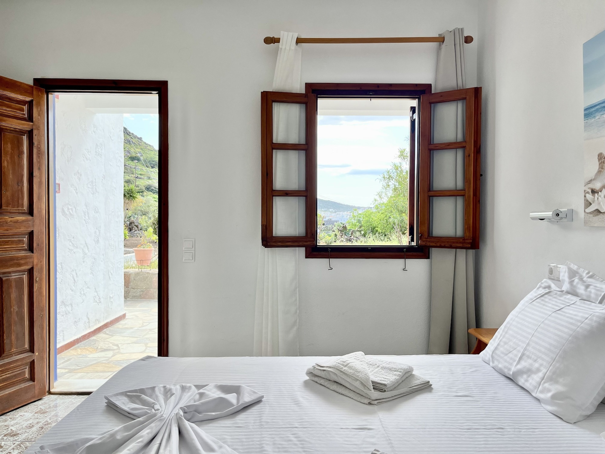 Room, Garden View