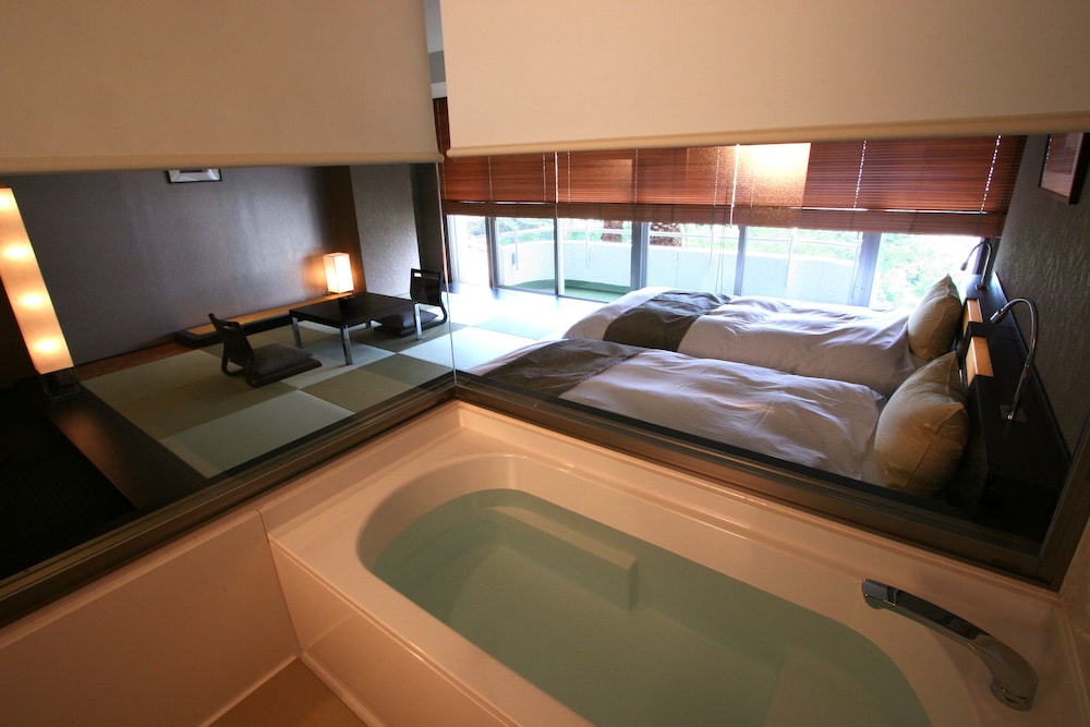 ITO HOTEL JURAKU 26/62