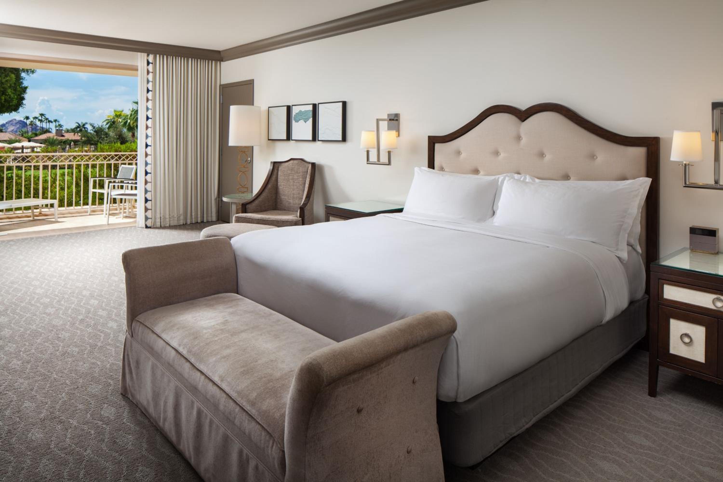 1 Bedroom, Executive, Suite, King Bed, Resort View, Sofa, Balcony