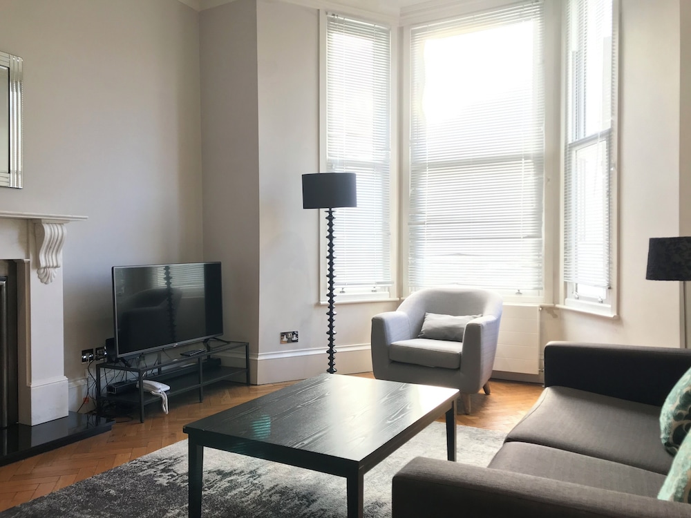 Earl's Court Serviced Apartments - West Brompton 12/20