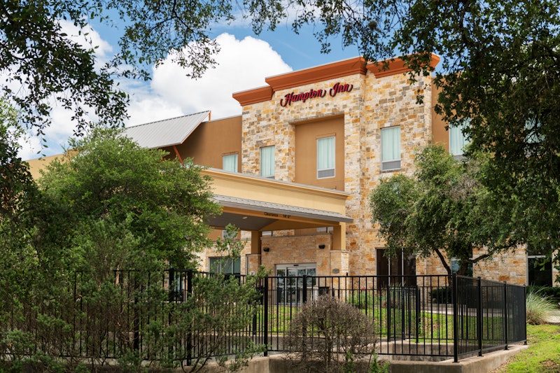 HAMPTON INN AUSTIN/OAK HILL 2/64