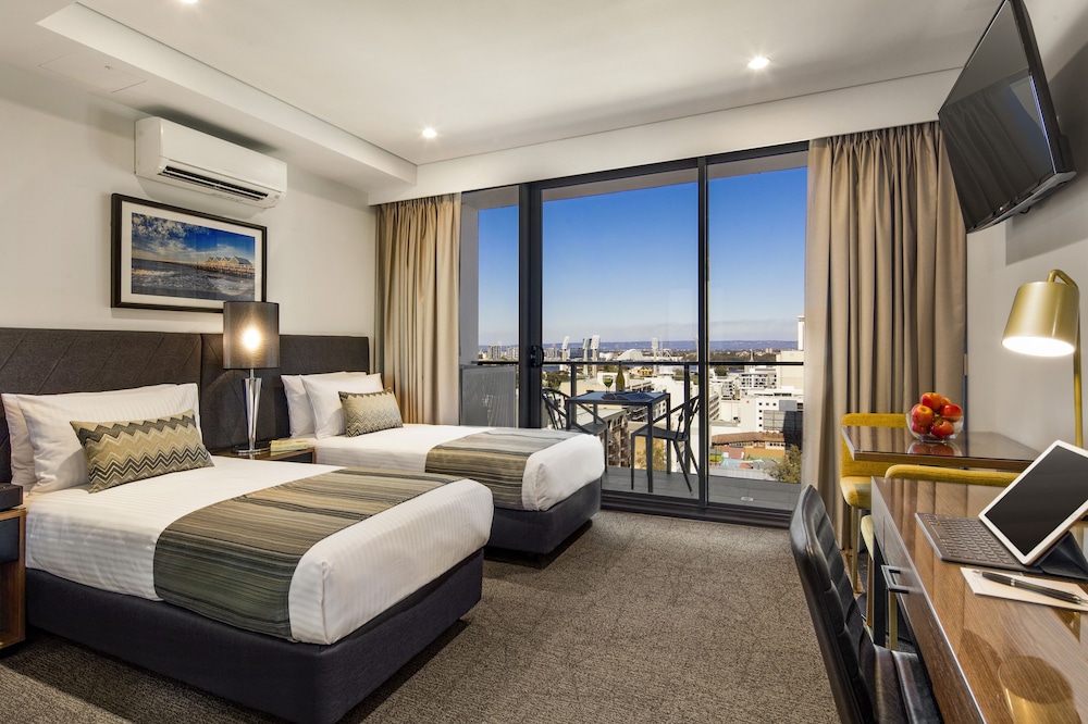 Executive, Studio, King Bed