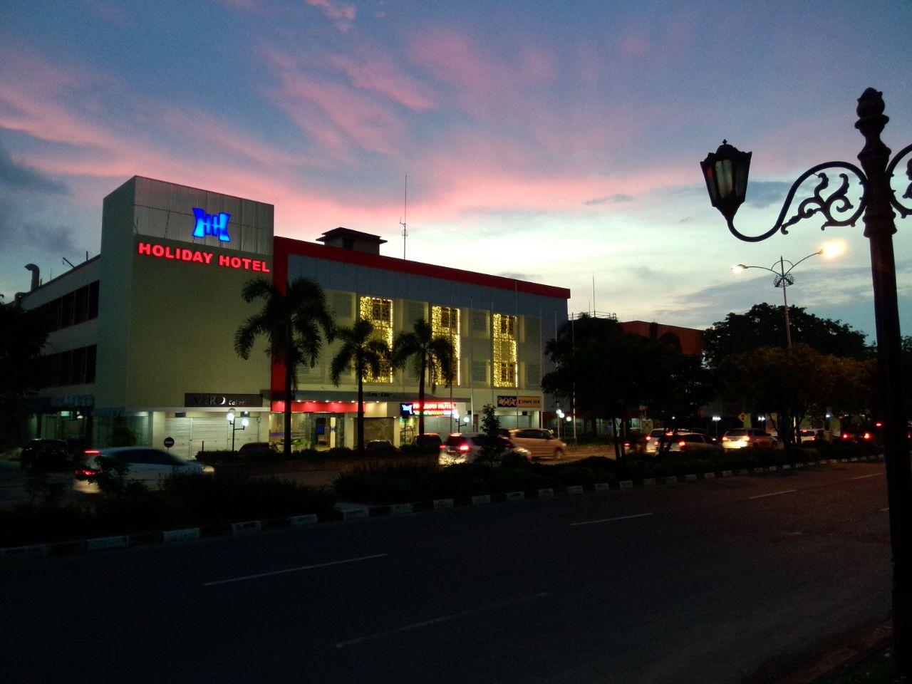 Holiday Hotel Batam 8/27