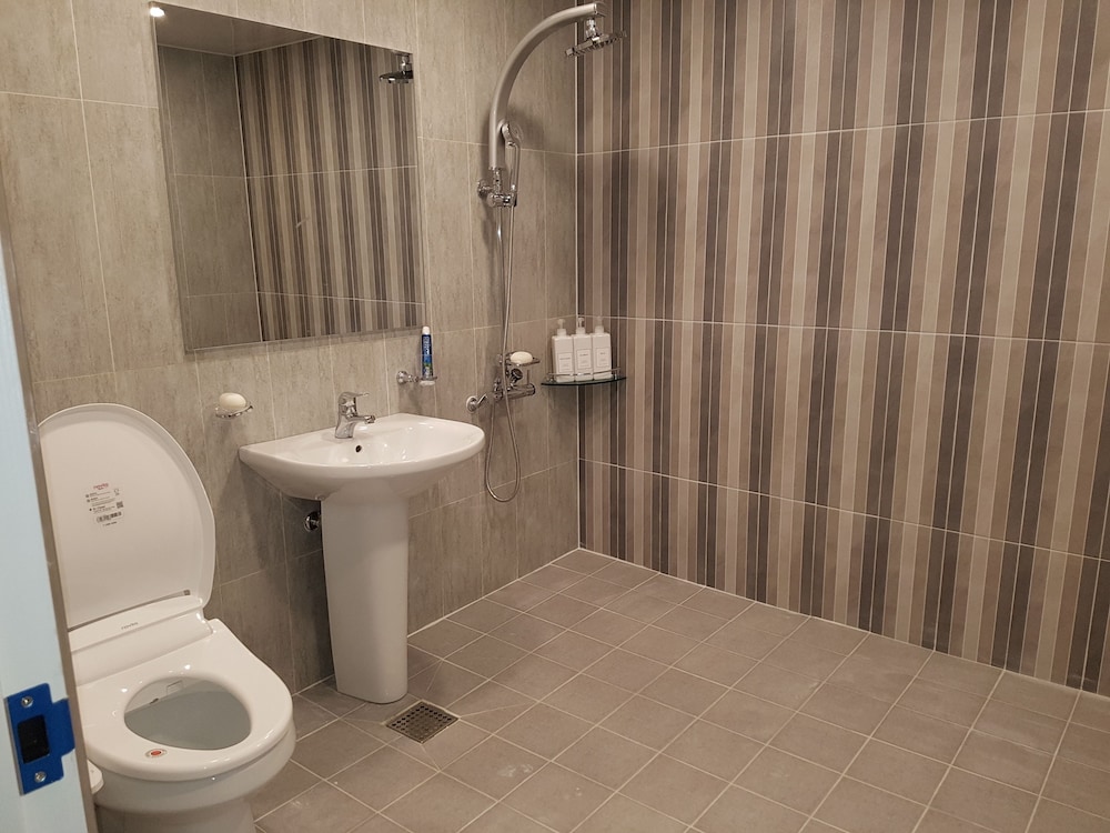 Business Hotel 25/27