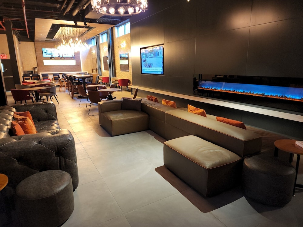 Hotel 42 33/48