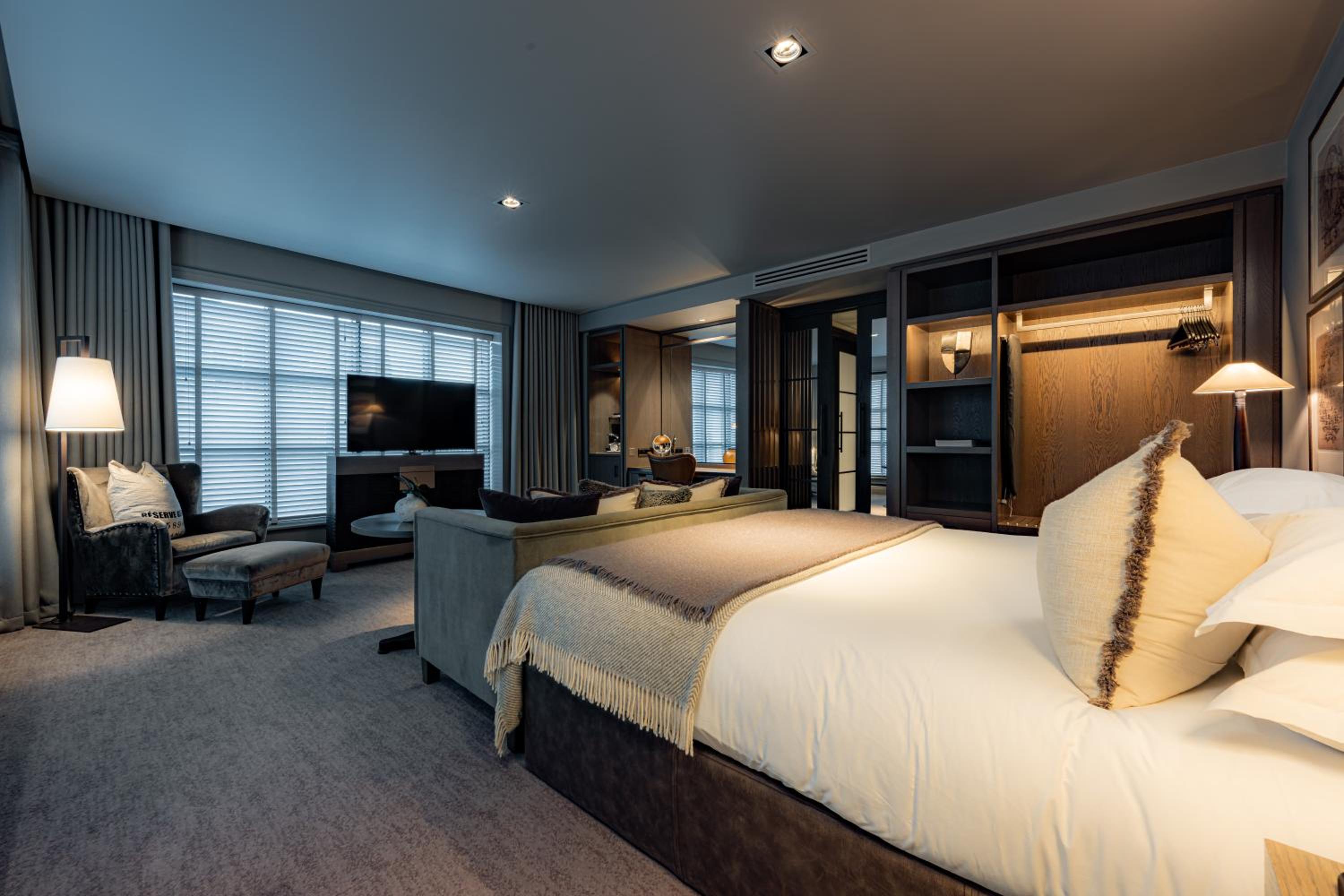 Suite, King Bed