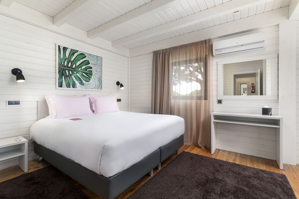 The Magnolia Hotel 24/59