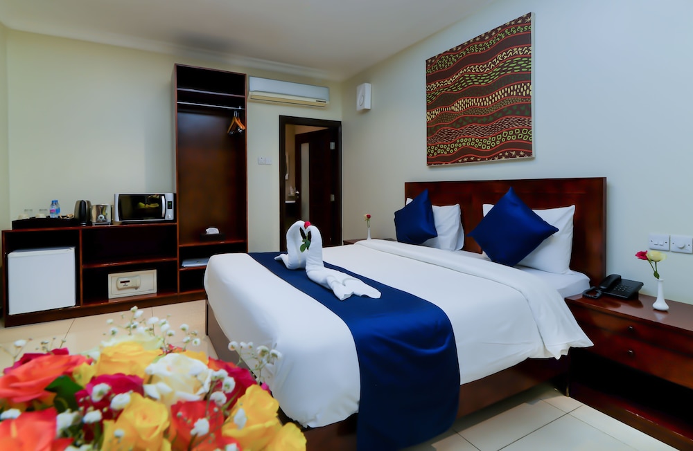 Studio, Queen Bed, Tanzanite Executive Suites 2/7