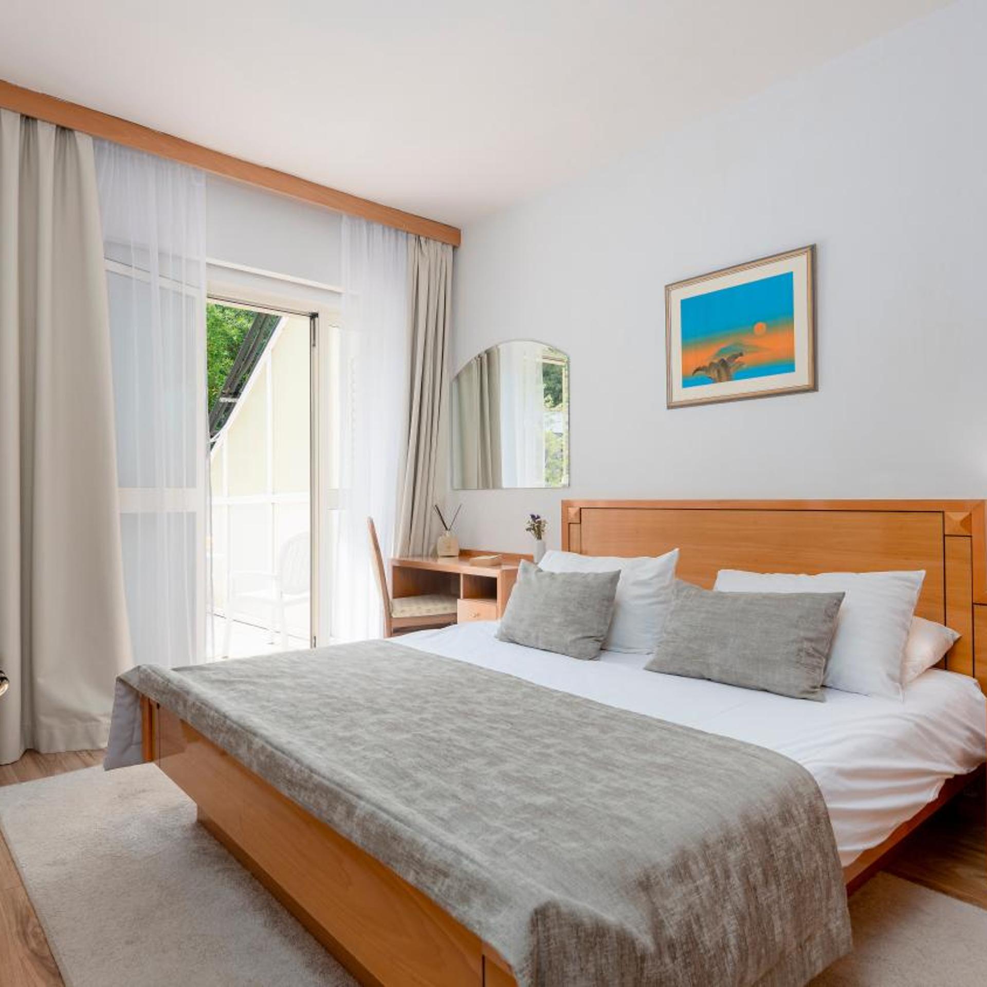 Standard, Single, Park View, Balcony