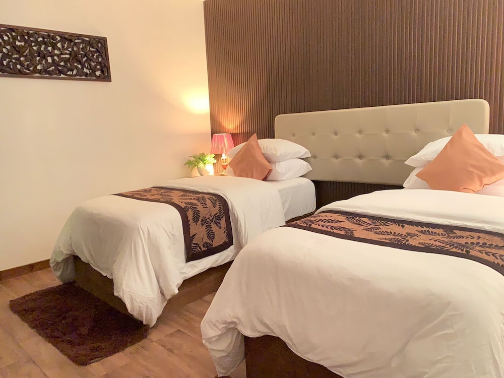 Himeyn Beach Inn - Ocho Homes by Eight Continents 11/27