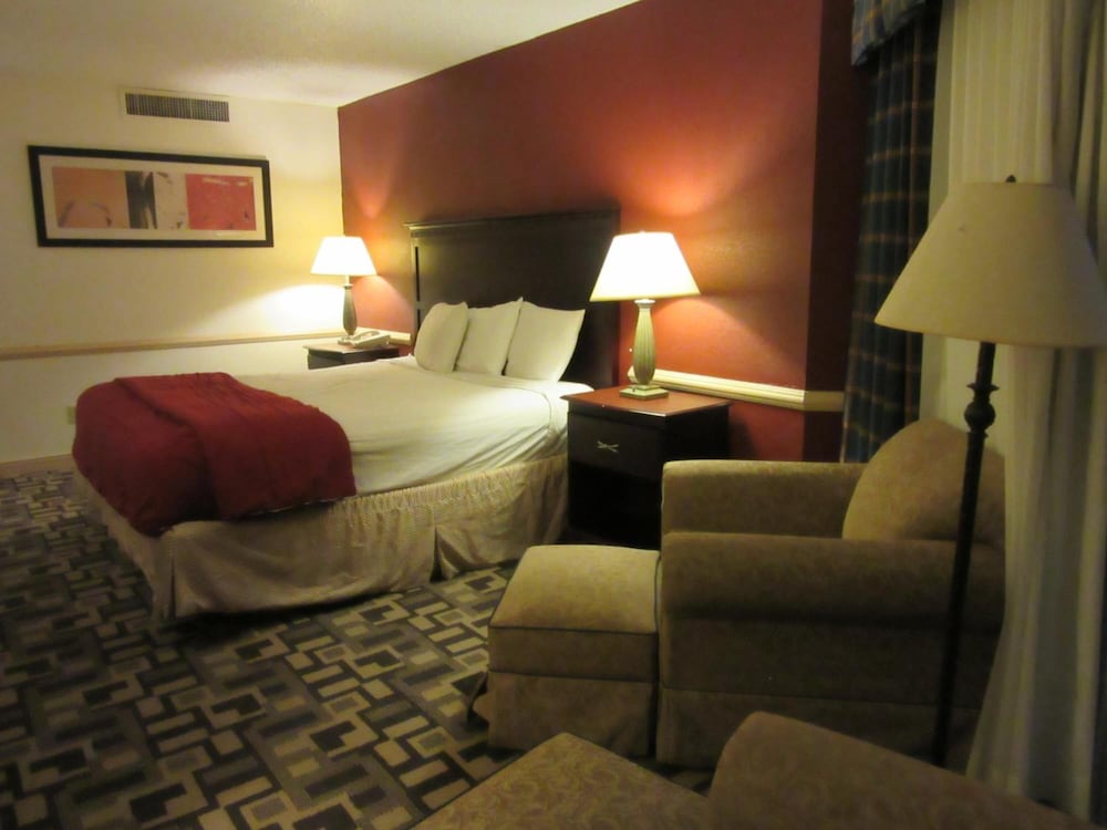 Ramada by Wyndham DFW Airport 27/39