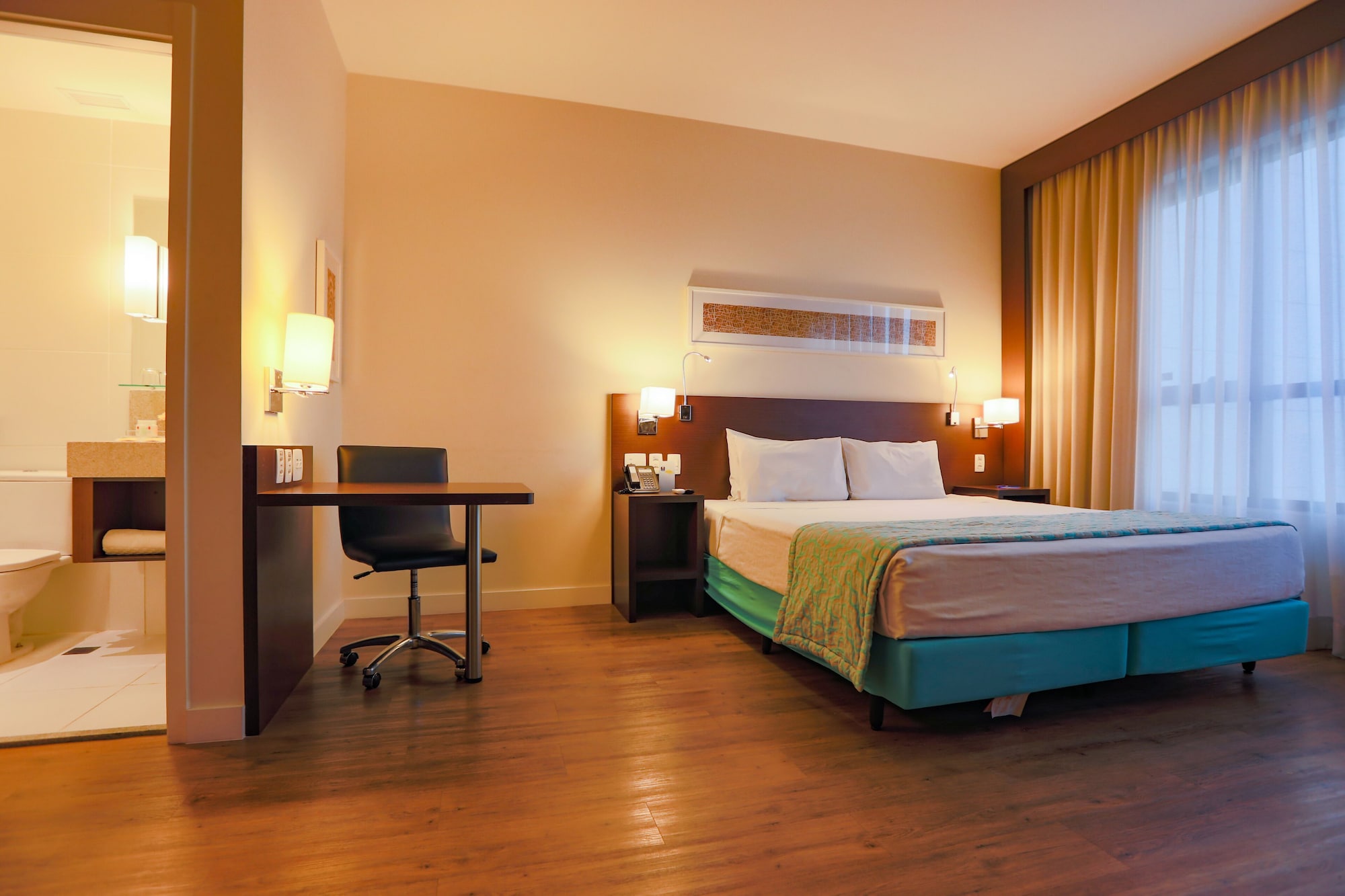 DELUXE, DOUBLE BED